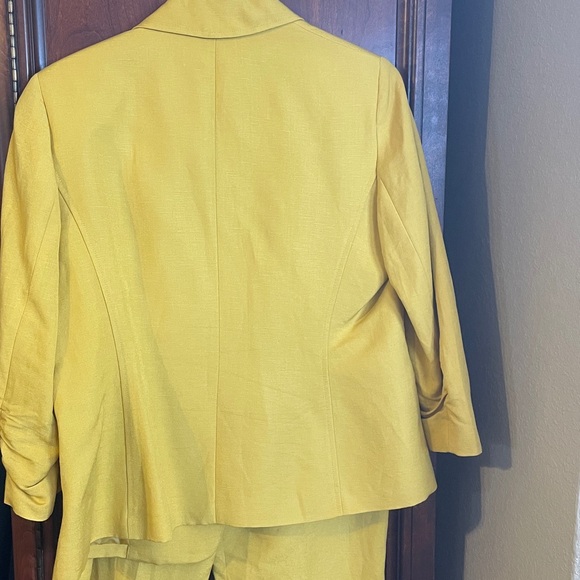 Moschino Bold Yellow Suit Set - Picture 3 of 3